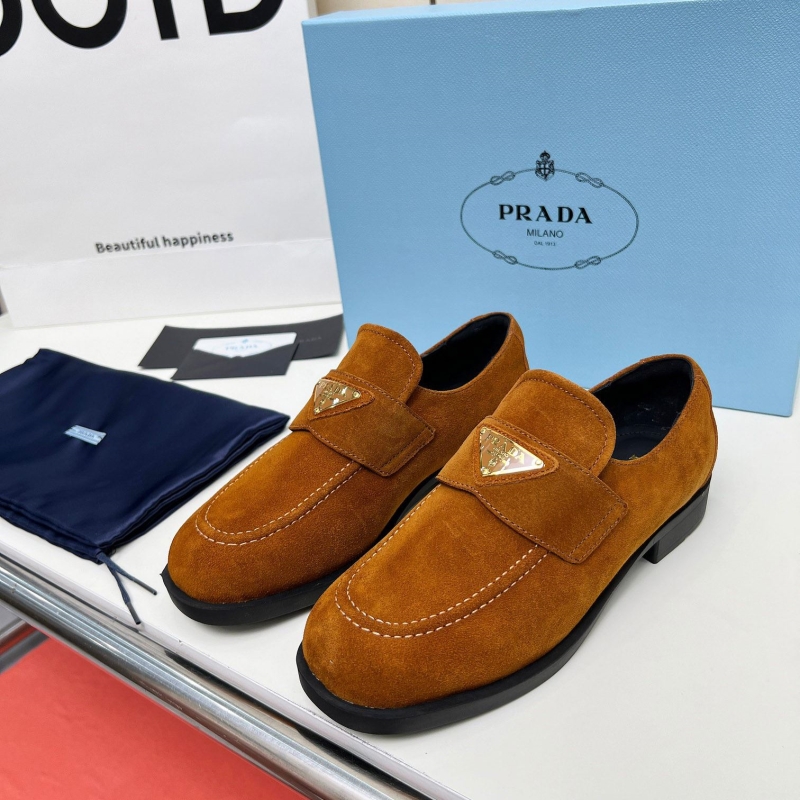 Pra*a leather shoes